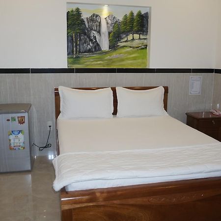 Motel Hoang Gia Long Khanh Екстер'єр фото