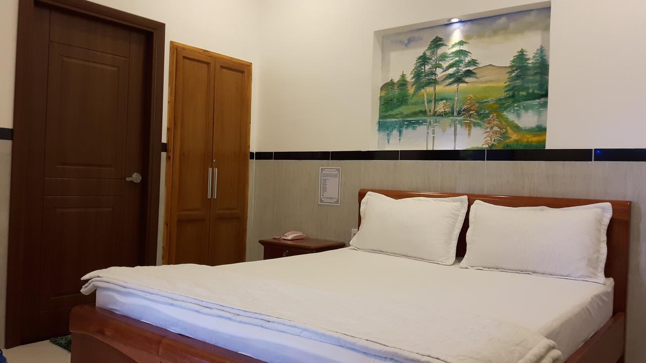 Motel Hoang Gia Long Khanh Екстер'єр фото