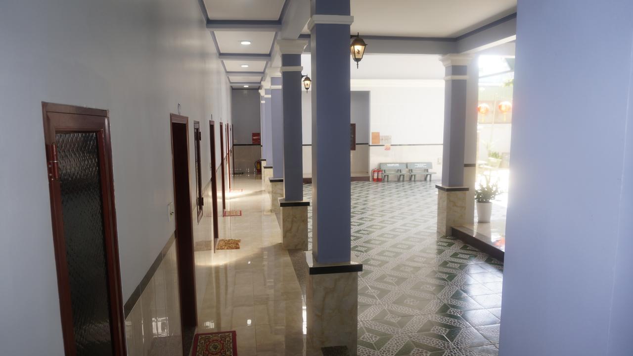 Motel Hoang Gia Long Khanh Екстер'єр фото