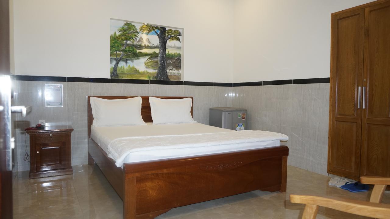 Motel Hoang Gia Long Khanh Екстер'єр фото